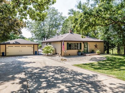 5216 Riverview Dr