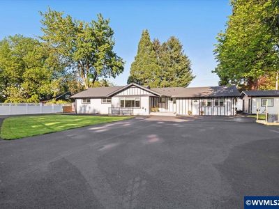1125 Jays Dr NE