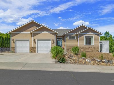 3954 Foothill Dr
