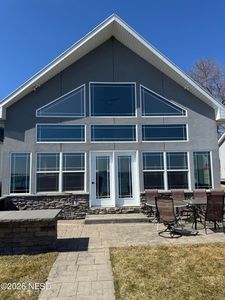 910 N Lake Dr