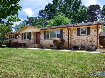 523 Harolds Dr NW