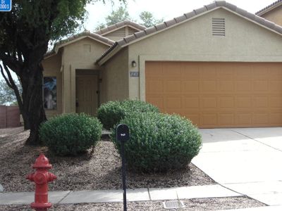 747 W Flaming Arrow Dr