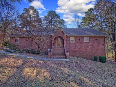 209 Hickory Hills Dr