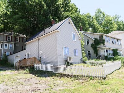 2 Debras Place