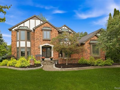 4735 Bentley Dr
