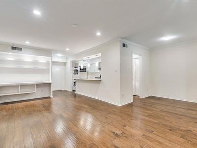 357 N Post Oak Ln APT 304