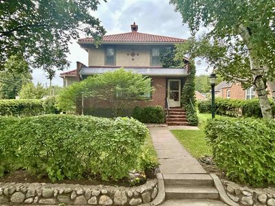 1001 Douglas Ave