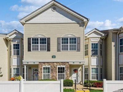 323 Spring Drive UNIT Upper