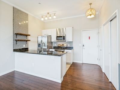 3025 Bryan St APT 3E
