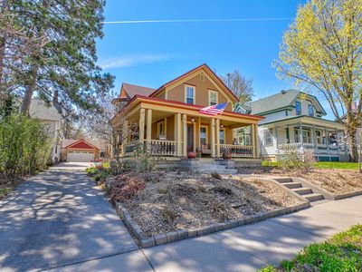 613 Olive St W