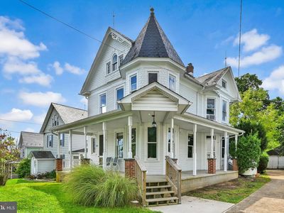 52 E Main St