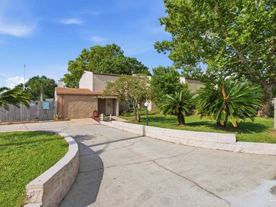 3255 Fernwood Dr