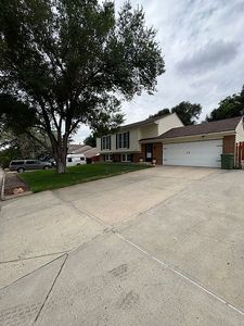 812 Eisenhower Dr