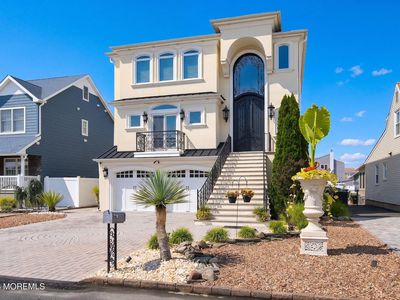 14 Lagoon Drive W