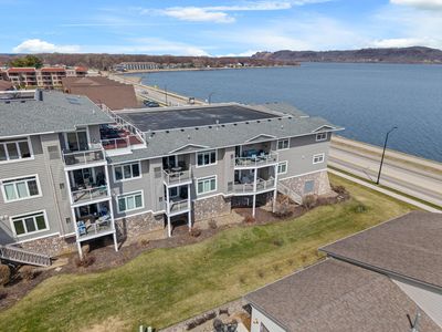 1215 N Lakeshore Dr Unit 205