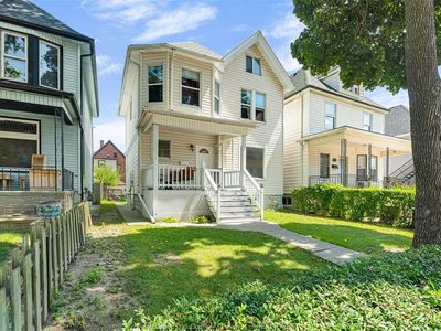 812 Dougall Ave