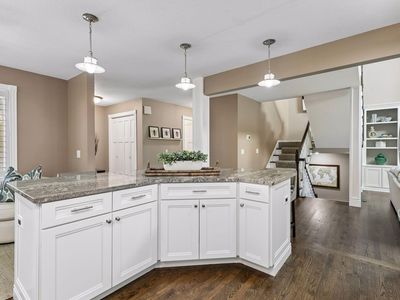Property at 1159 Hollybrook Dr, Wayzata, MN