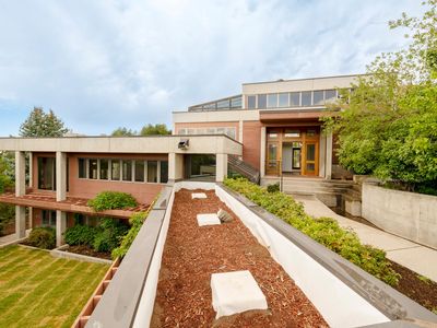 1785 E Fort Douglas Cir