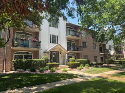 Property at 9424 S 77th Ct APT 1C, Hickory Hills, IL