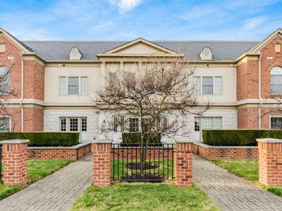 705 N State St APT 211