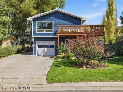 220 Crabtree Ln