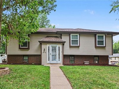 Property at 6112 Appaloosa Ln, Country Club, MO