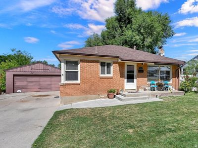 751 Robins Ave