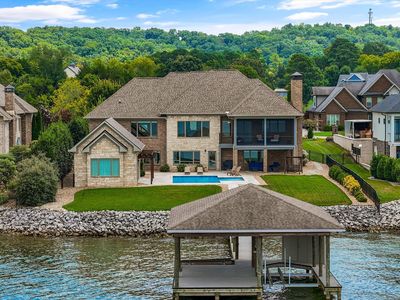 3738 Promontory Point