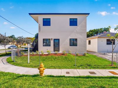 1895 NW 47th Ter
