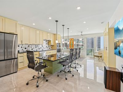 3233 NE 34th Street #812a