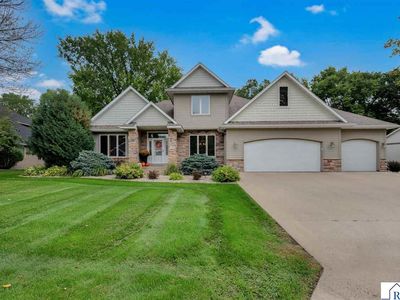 18 Newcastle Ct