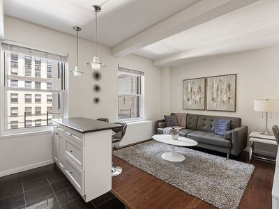 150 W 51st St APT 1017