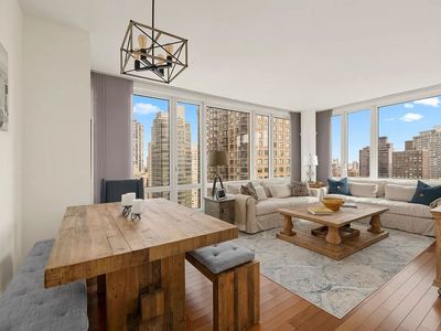 250 E 53rd St APT 2702