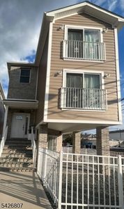 66 Delaware St