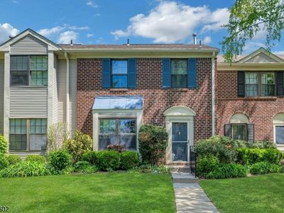 60 Woodward Ln