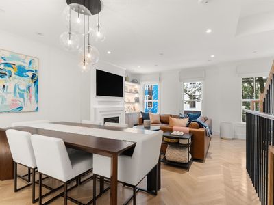 255 W 3rd St