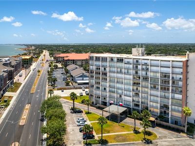 4600 Ocean Dr APT 206