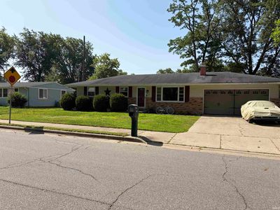 825 W Lowell Ave