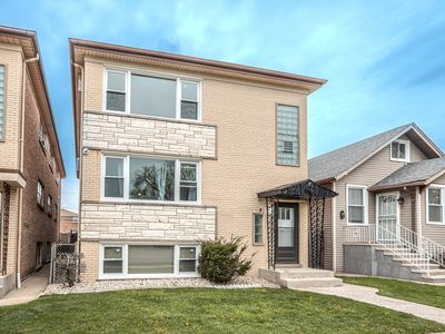 2702 N 74th Ave