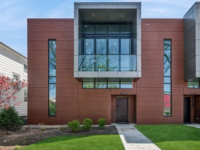 8735 Narragansett Ave
