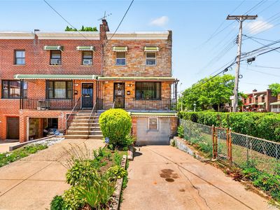 3885 Paulding Avenue