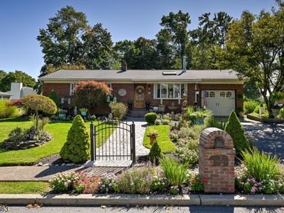 2 Armstrong Dr