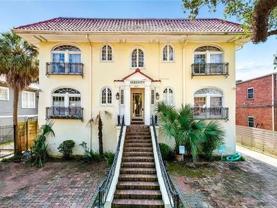 2615 S Carrollton Ave APT D
