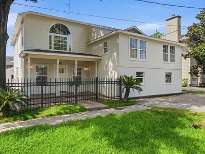 710 W 10th St