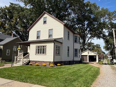 123 W 8th St