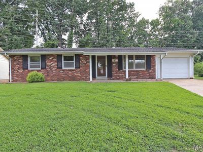 1121 Landgraf Dr