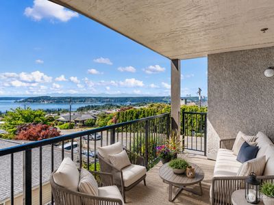 1902 S Bridgeport Way W #205
