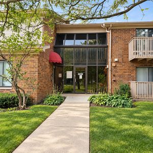 33661 N Royal Oak Ln APT 105