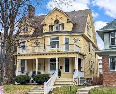 2735 North Farwell AVENUE