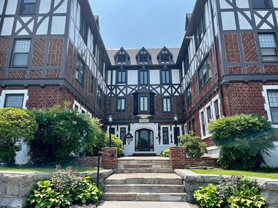 701 W Locust St APT 24